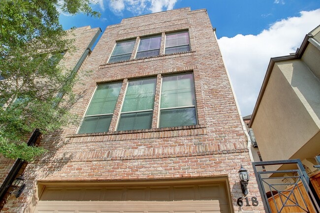 Building Photo - 618 Asbury St
