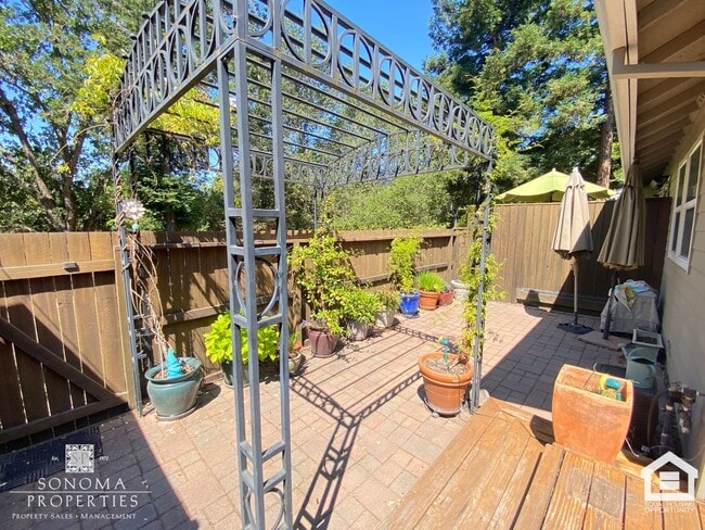 Building Photo - Furnished 2bd/2ba Condo!