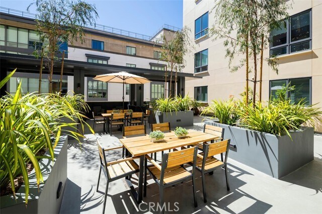 Building Photo - 39 S Los Robles Ave