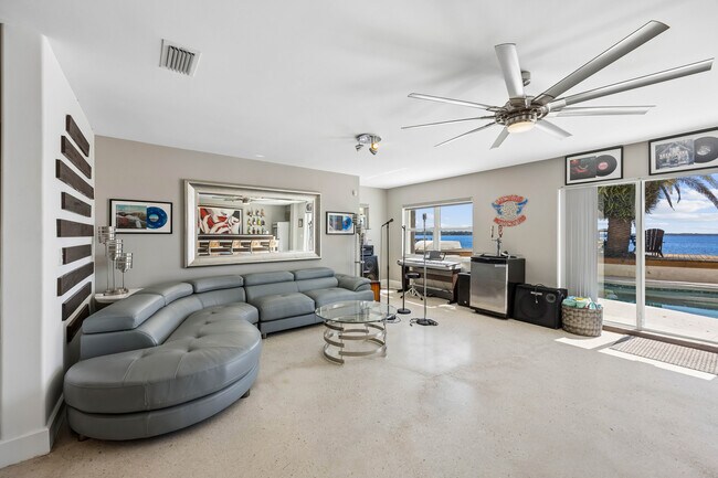 Building Photo - 14030 Mandarin Oaks Ln