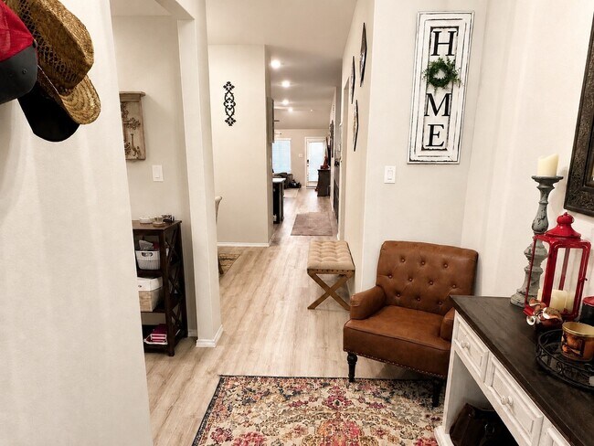 Building Photo - 7603 Euros Ln