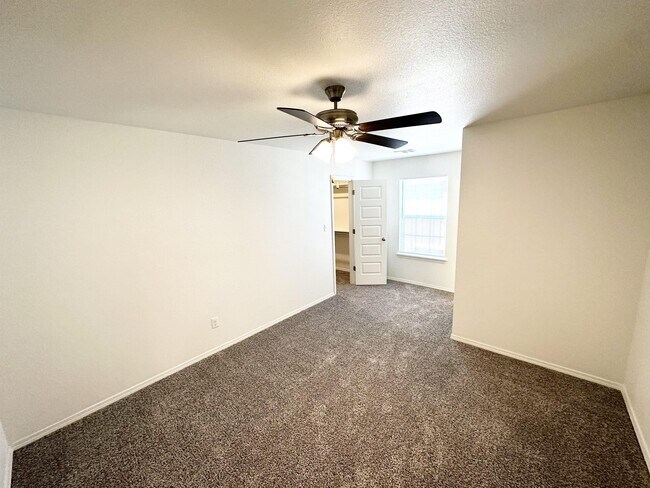 Building Photo - 875 S Amarillo Ave