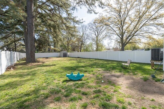 Building Photo - 1536 Beekman St