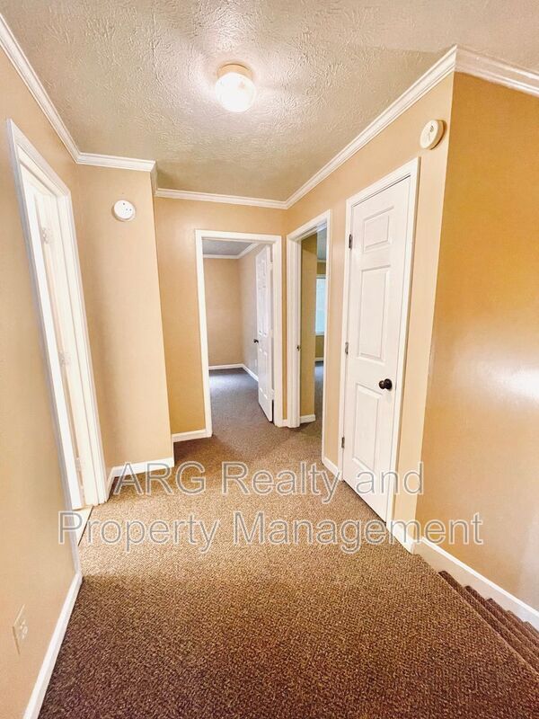 Building Photo - 2142 Fairway Ct SE