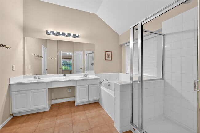 Building Photo - 11714 Peachwood Lake Dr