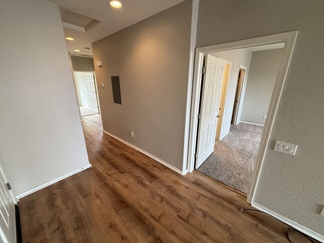 Building Photo - Beautiful 3Bed/2Bath/1Car Condo in Sky Pointe Community – Northwest Las Vegas!