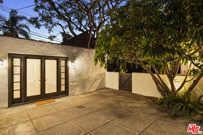 Building Photo - 1169 S Sierra Bonita Ave