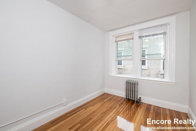 Building Photo - 286 Chestnut Hill Ave