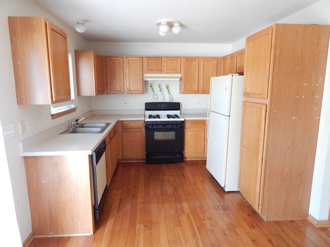 Building Photo - 2800 E Bridleway Ct