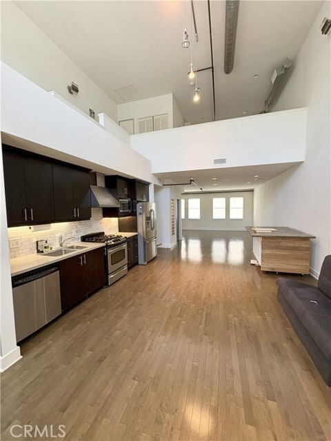 Primary Photo - 920 E Santa Ana Blvd