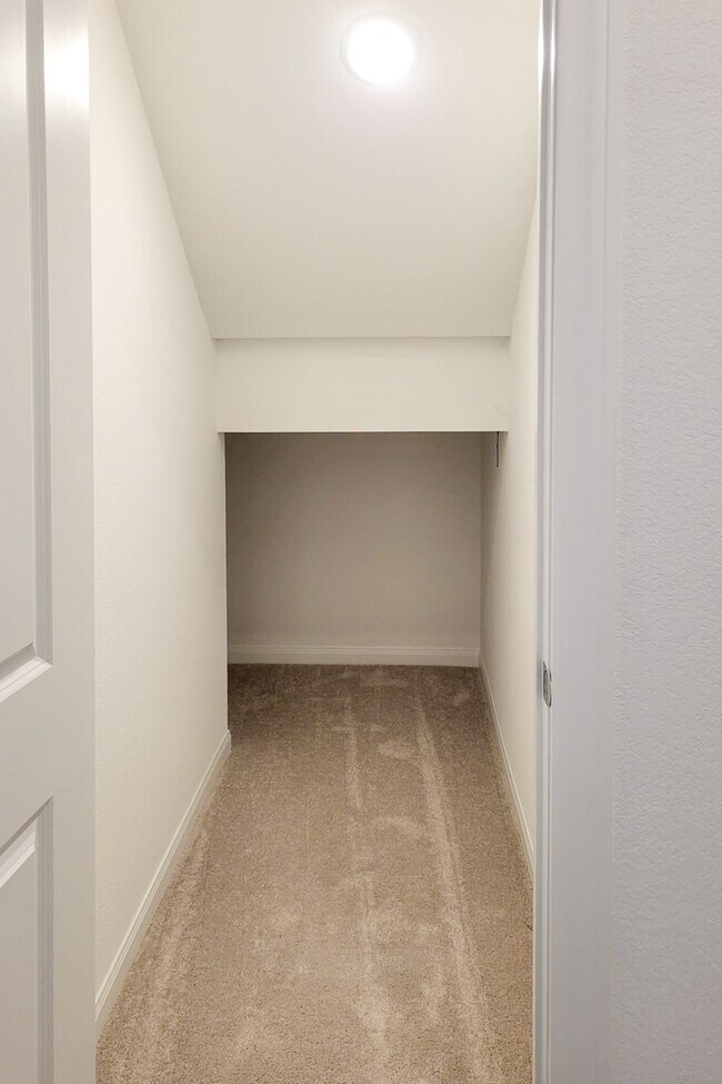 Building Photo - 25737 Damask Dr
