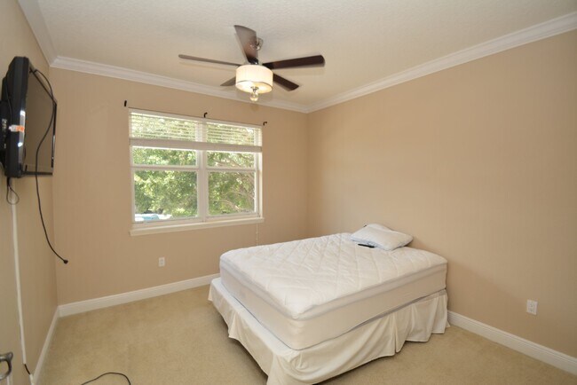 Building Photo - Tidelands Condo! Community amenities!