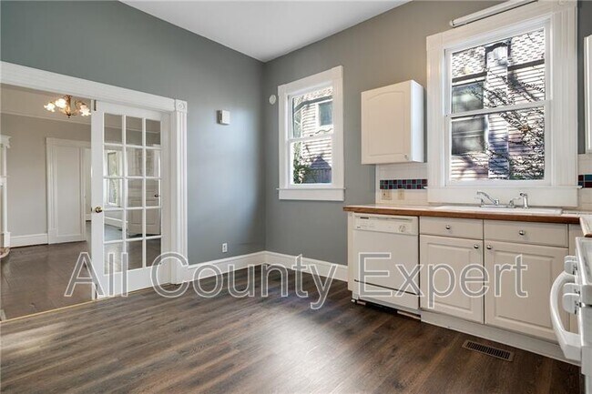 Building Photo - 438 Cherokee Ave SE