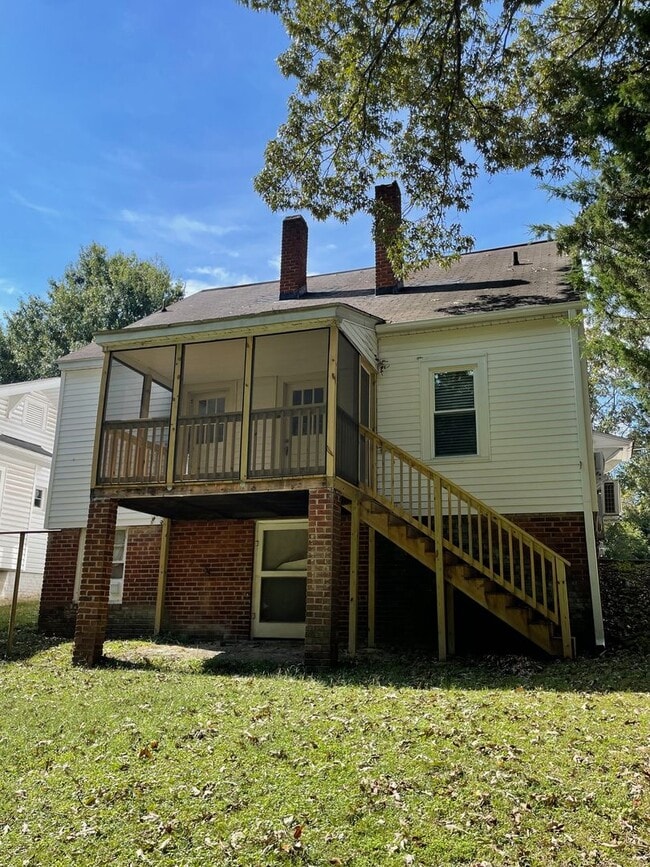 Building Photo - 3 BED, 1 BATH HOME IN ASHEBORO $1,250 RENT...