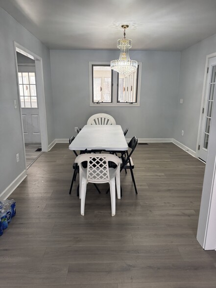 Building Photo - 8208 Sleepy Hollow Dr