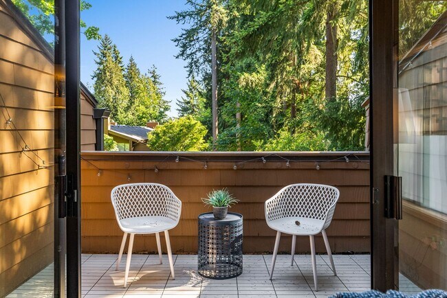 Building Photo - 2Bd/2Ba Kirkland Condo