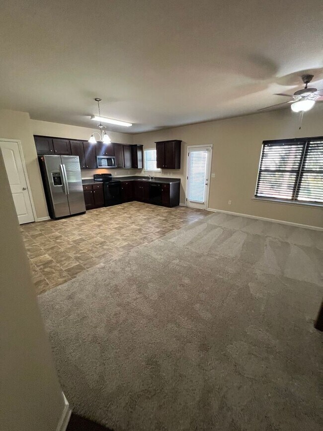 Building Photo - Beautiful 3-Bedroom, 2.5-Bath Home in Established Community!