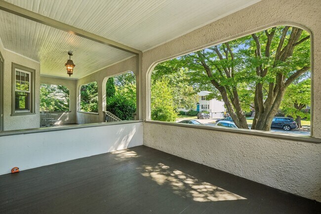 Building Photo - 132 Midland Ave