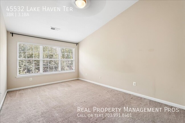 Building Photo - 45532 Lake Haven Terrace