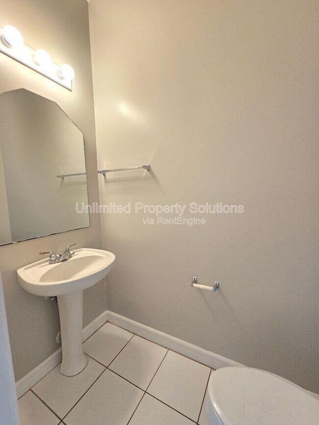 Building Photo - 5006 Carleton Dr