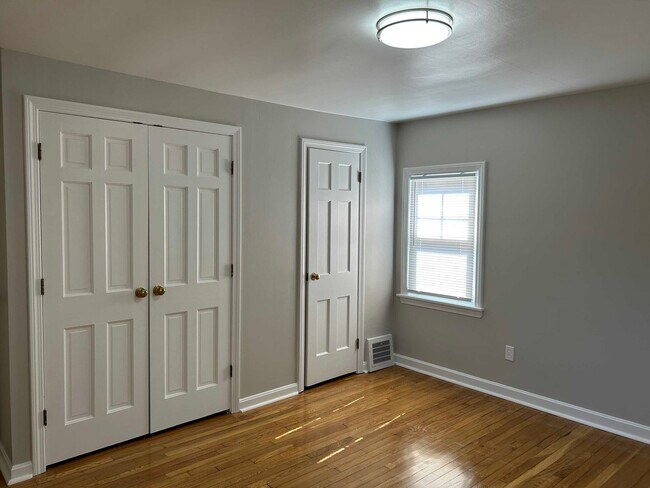 Building Photo - Spacious Colonial For Rent in Lyndhurst