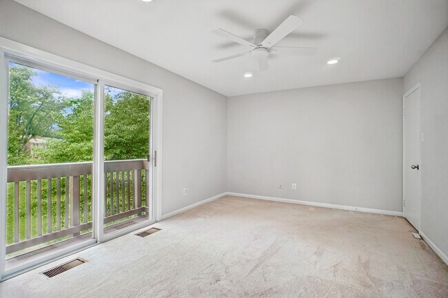 Building Photo - 5128 Cliffhaven Dr