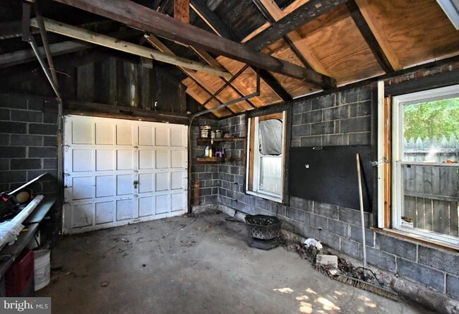 Building Photo - 242 E 8th Ave