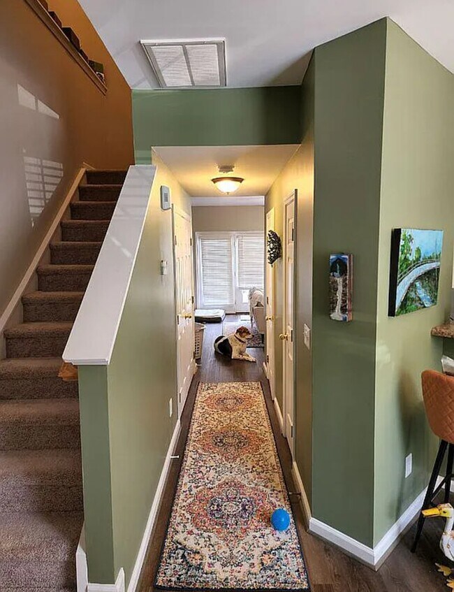 Building Photo - 328 Moonstone Dr