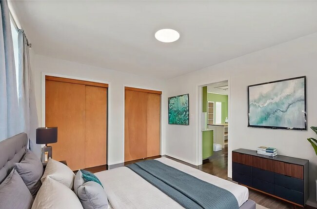 Building Photo - Beautiful Craftsman Home with Ample Parking & Outdoor Space
