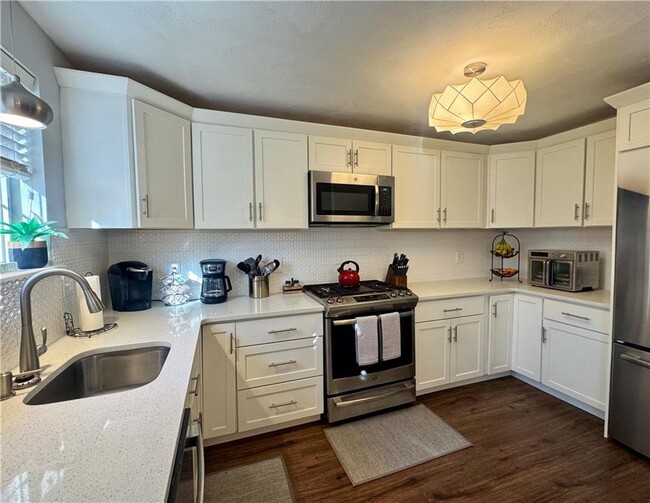 Building Photo - 10 Parsley Ln