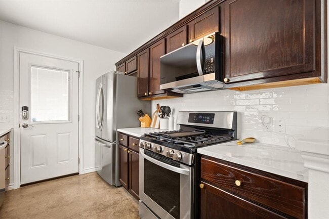 Building Photo - 7000 Villita Avenida