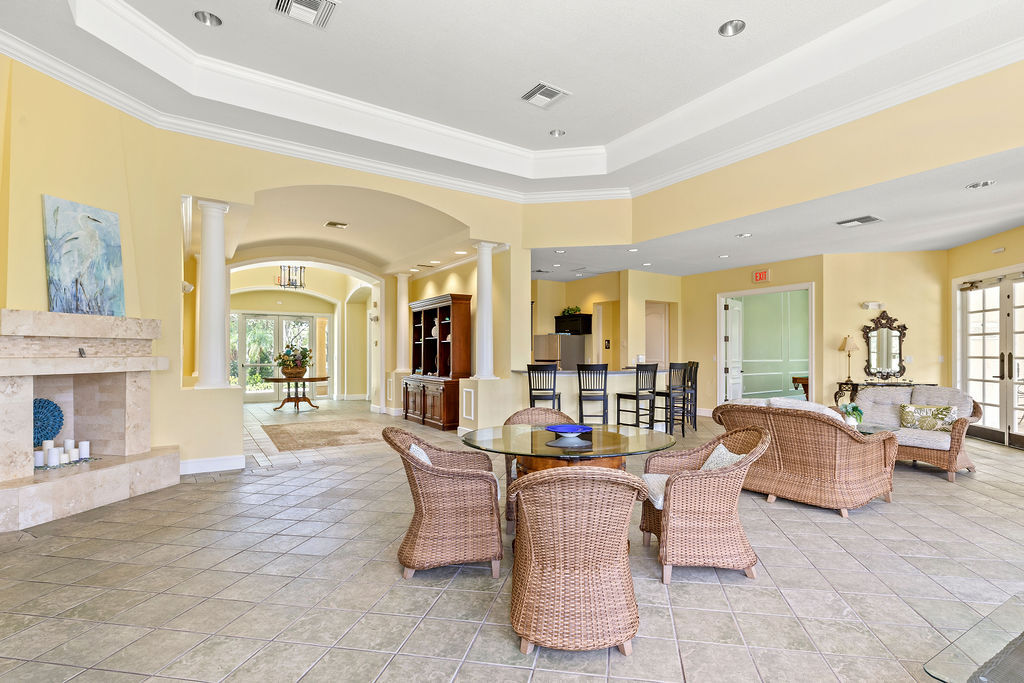 Building Photo - 5060 Fairways Cir