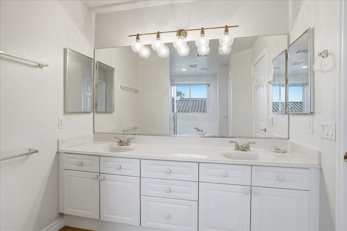 Building Photo - 1339 Echo Creek St