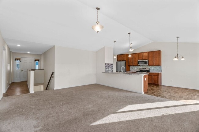 Building Photo - Charming 3-Bedroom Home