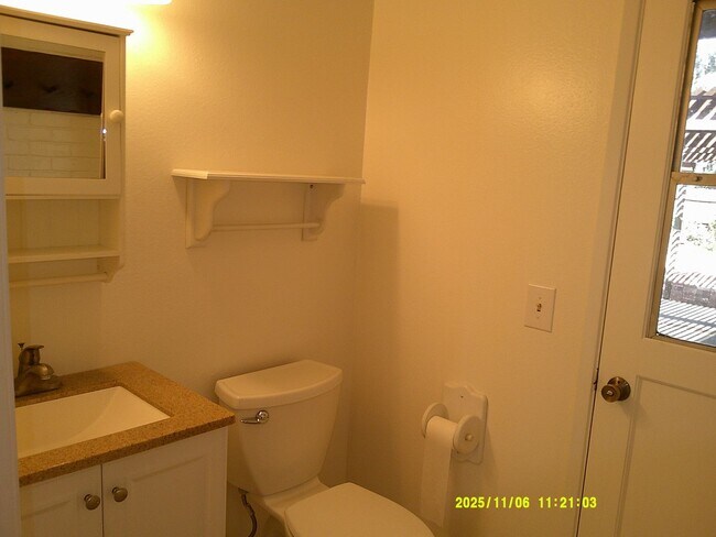 Building Photo - 390 S Almond St