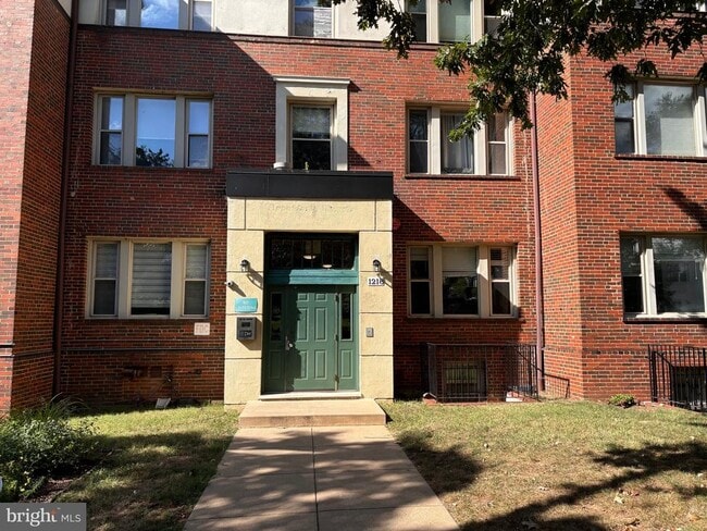 Primary Photo - 1218 Perry St NE