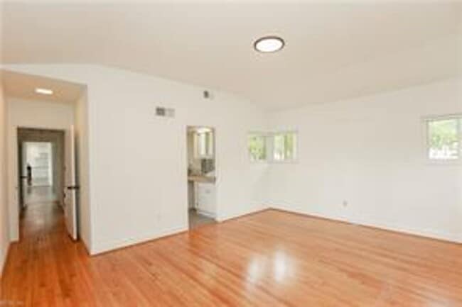 Building Photo - 4 BED/3 BATH LOCATED IN A WATERFRONT COMMU...