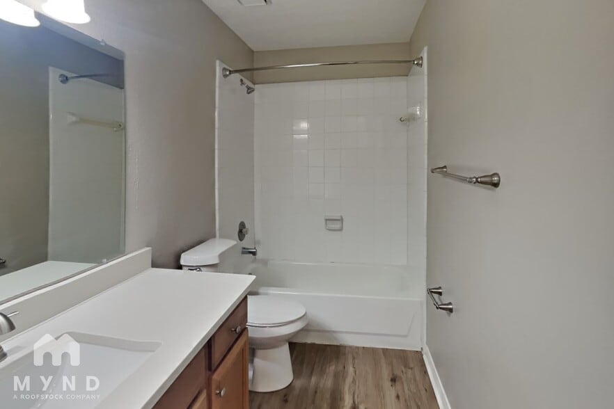 Building Photo - 598 Orangewood Dr