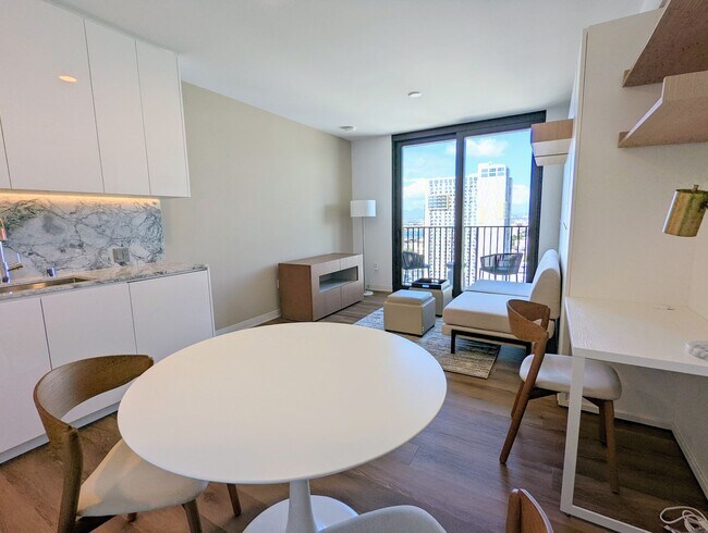 Building Photo - New Fully Furnished High Floor luxurious S...