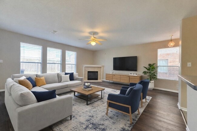 Building Photo - 12111 Carriage Oak Cir