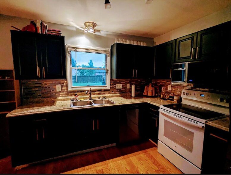 Tons of cabinet space - 6028 Dalton Rd