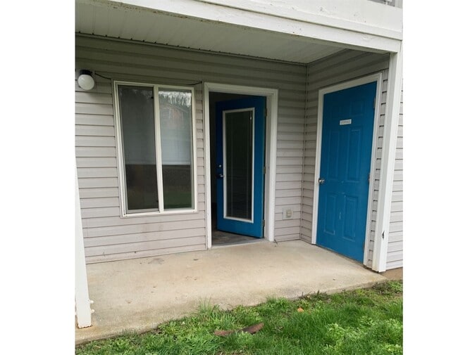 Building Photo - 445 Carter Ave