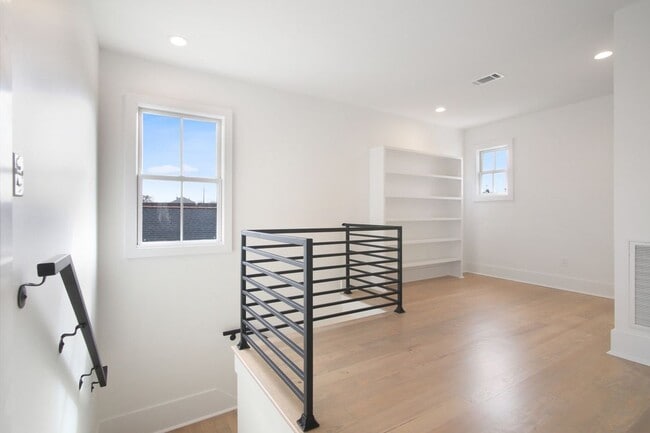 Building Photo - 1227 Feliciana St