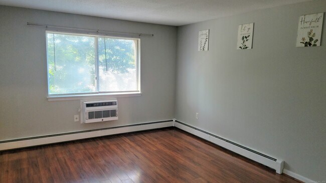 Building Photo - 24 Stony Brook Dr