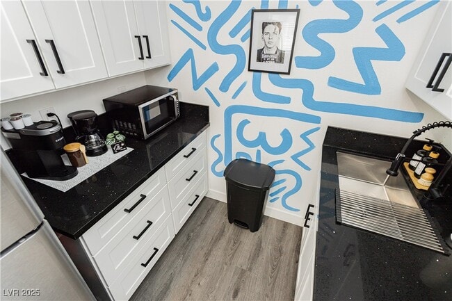 Building Photo - 522 E St Louis Ave