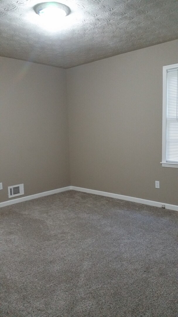 Building Photo - Coming Soon: Secluded 3 Bed x 2 Bth Ranch-...