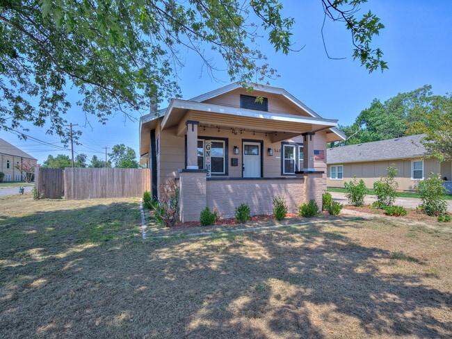 Primary Photo - 548 W Wood St