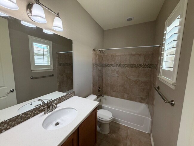 Building Photo - "Luxurious 5-Bedroom Haven in Broomfield with Stunning Granite Finishes & Cozy Fireplace!"