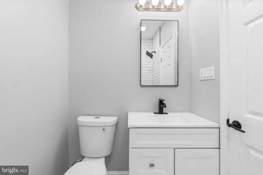 Building Photo - 313 Parkland Pl SE