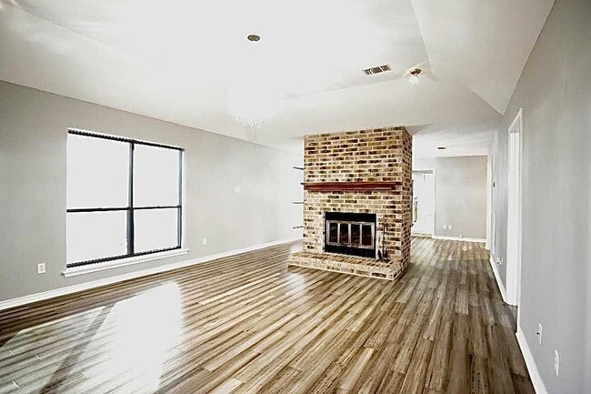 Building Photo - 16 Golf Vw Mnr